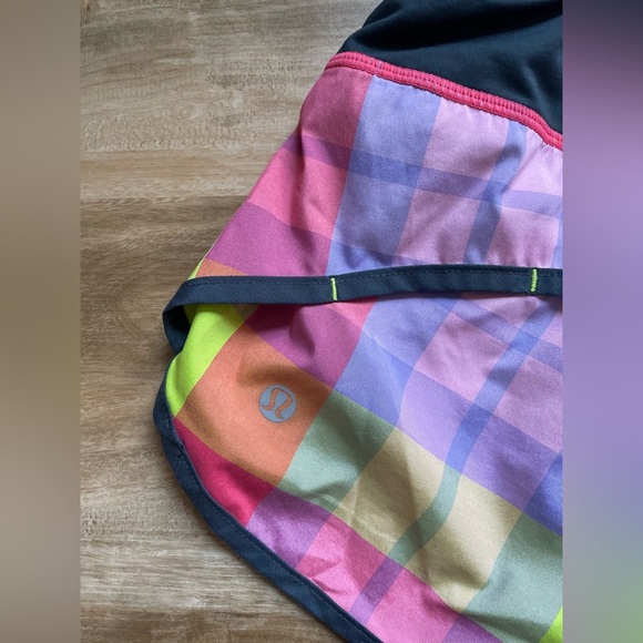 Lululemon Run Speed Shorts in Passion Pink Lime Foxy Plaid - Size 4 - Picture 3 of 4
